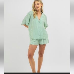 Salty Bright Australia Short Set size 8 (translates to US size 2 to 4)